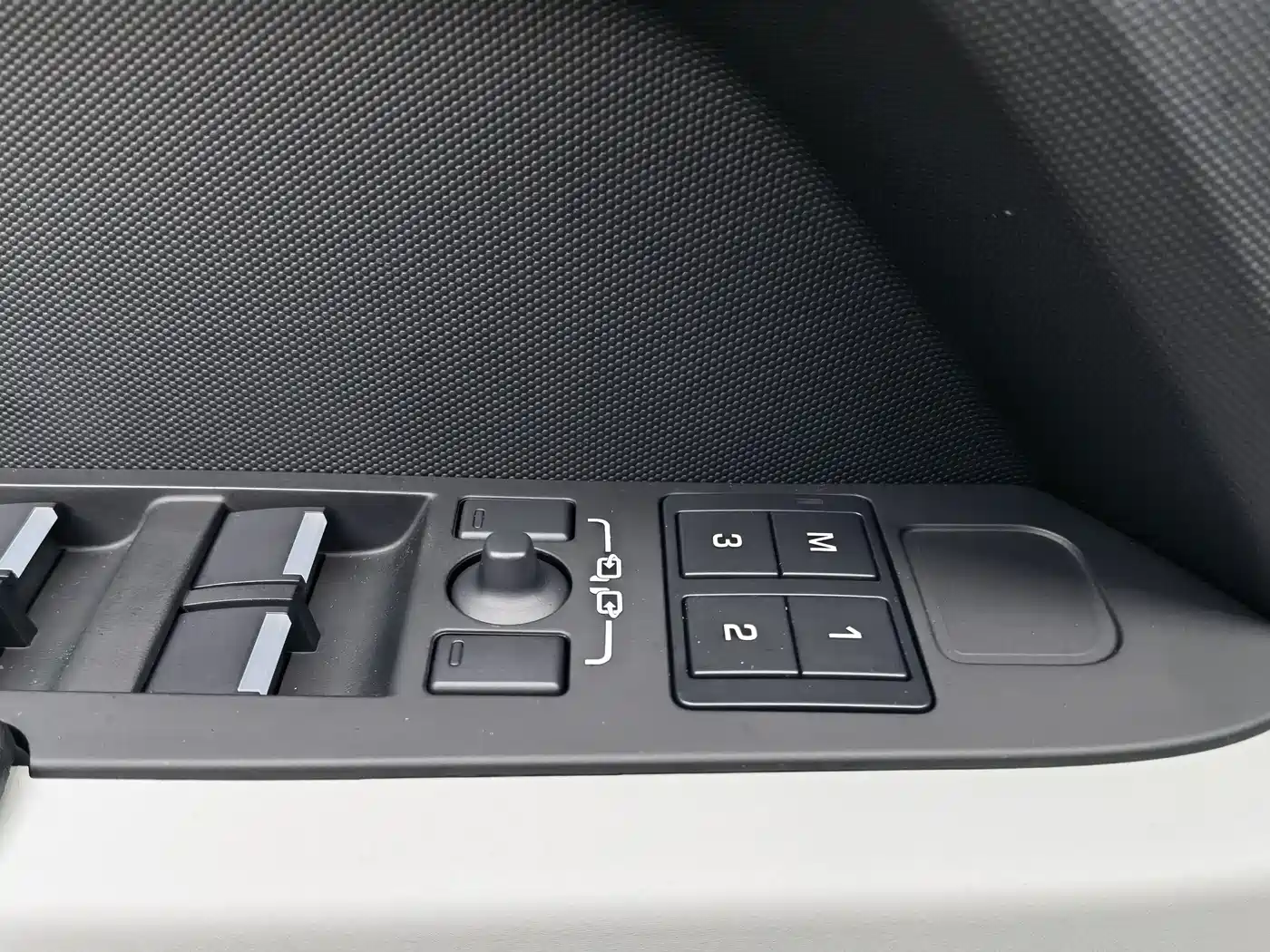 Land Rover Defender 2022 110 P400 X-DYNAMIC HSE фото 15