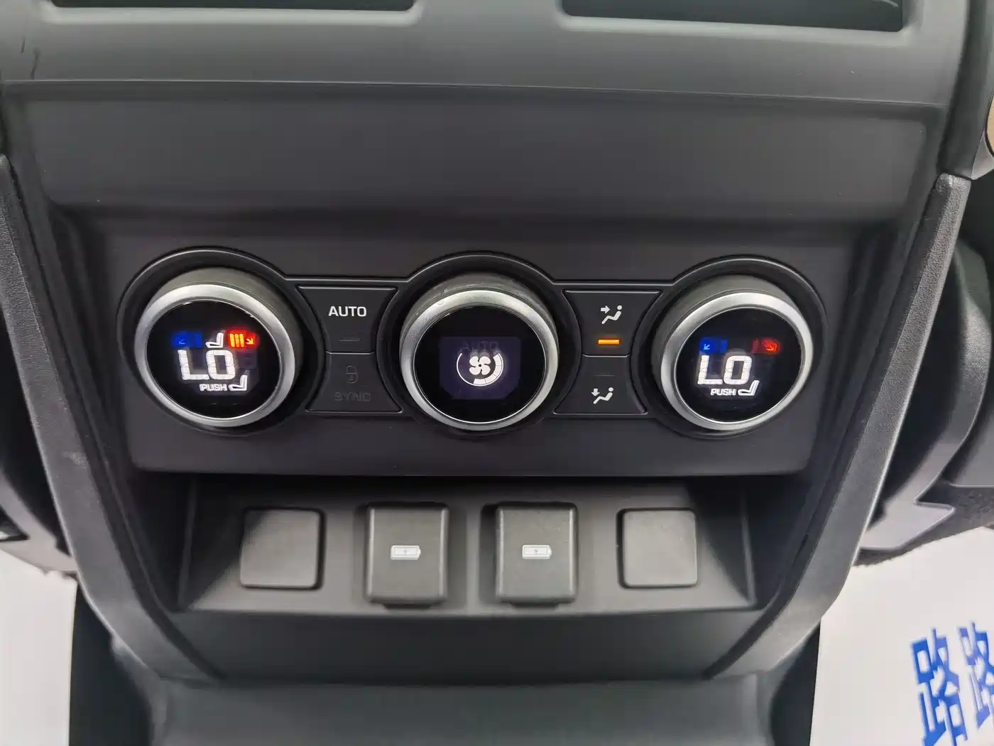 Land Rover Defender 2022 110 P400 X-DYNAMIC HSE фото 21