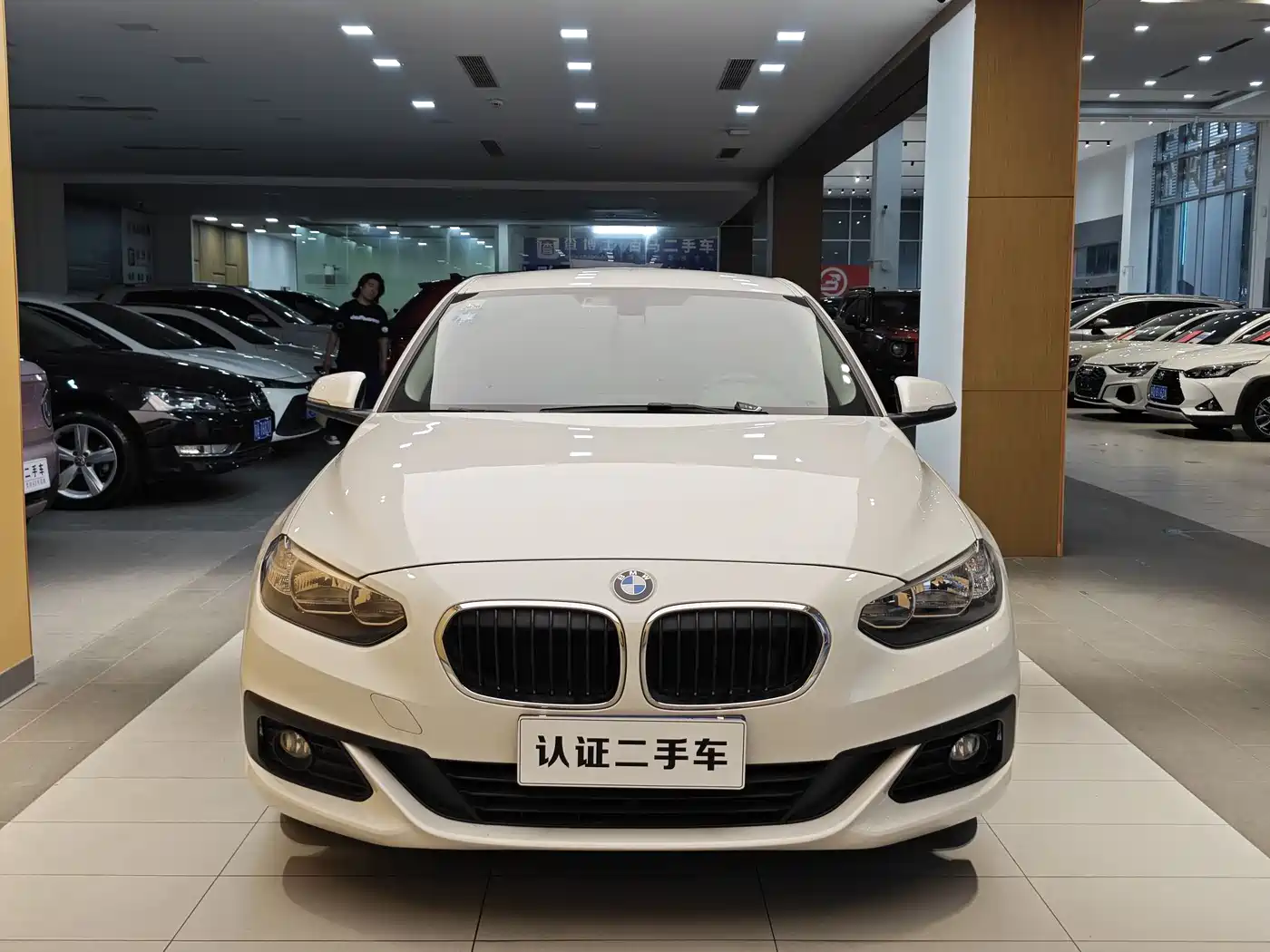 BMW 1 Series 2018 118i Fashion Edition фото 3