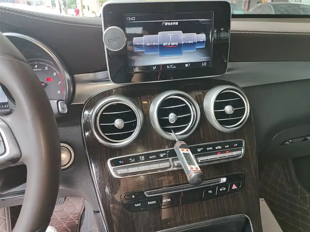 Mercedes-Benz GLC 2017 GLC 260 4MATIC Luxury фото 13