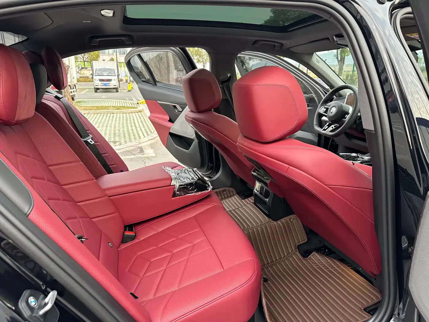 BMW 5 Series 2025 525Li M Sport Package фото 11