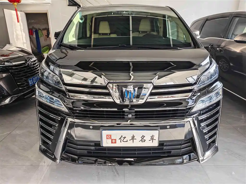 Toyota Vellfire 2021 Crown Hybrid 2.5L HV Premium Edition фото 2