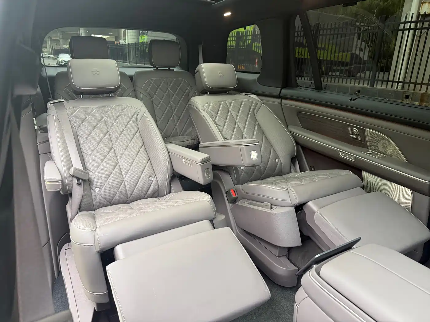 NIO ES8 2026 2025 Model 6-Seat Executive Luxury Edition