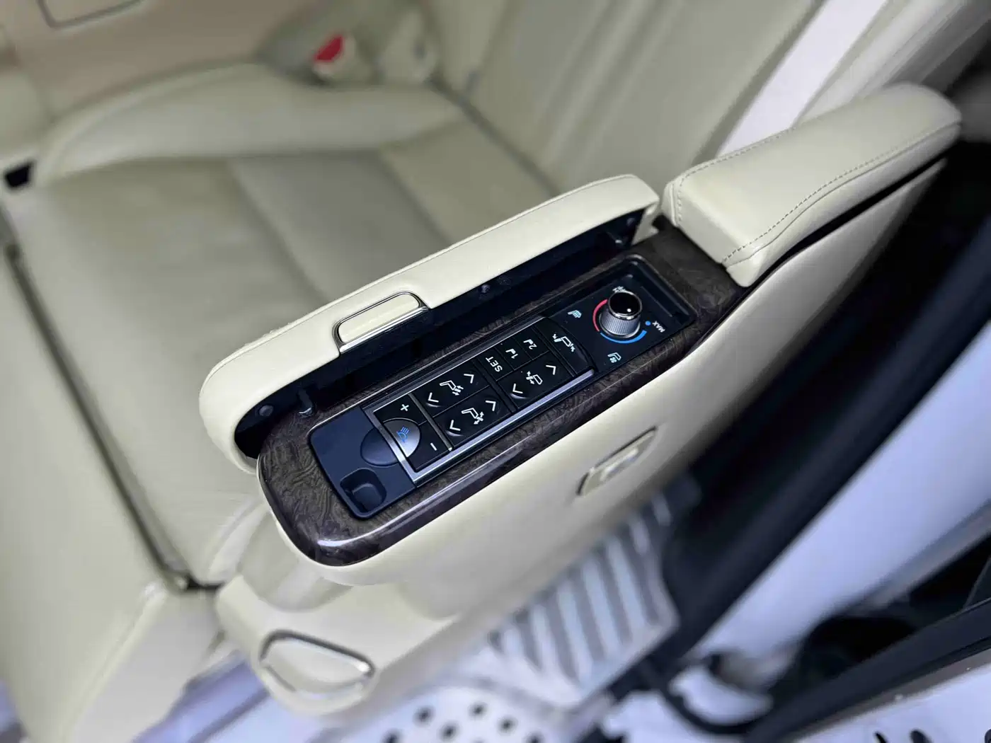 Toyota Alphard 2021 Hybrid 2.5L Premium фото 14