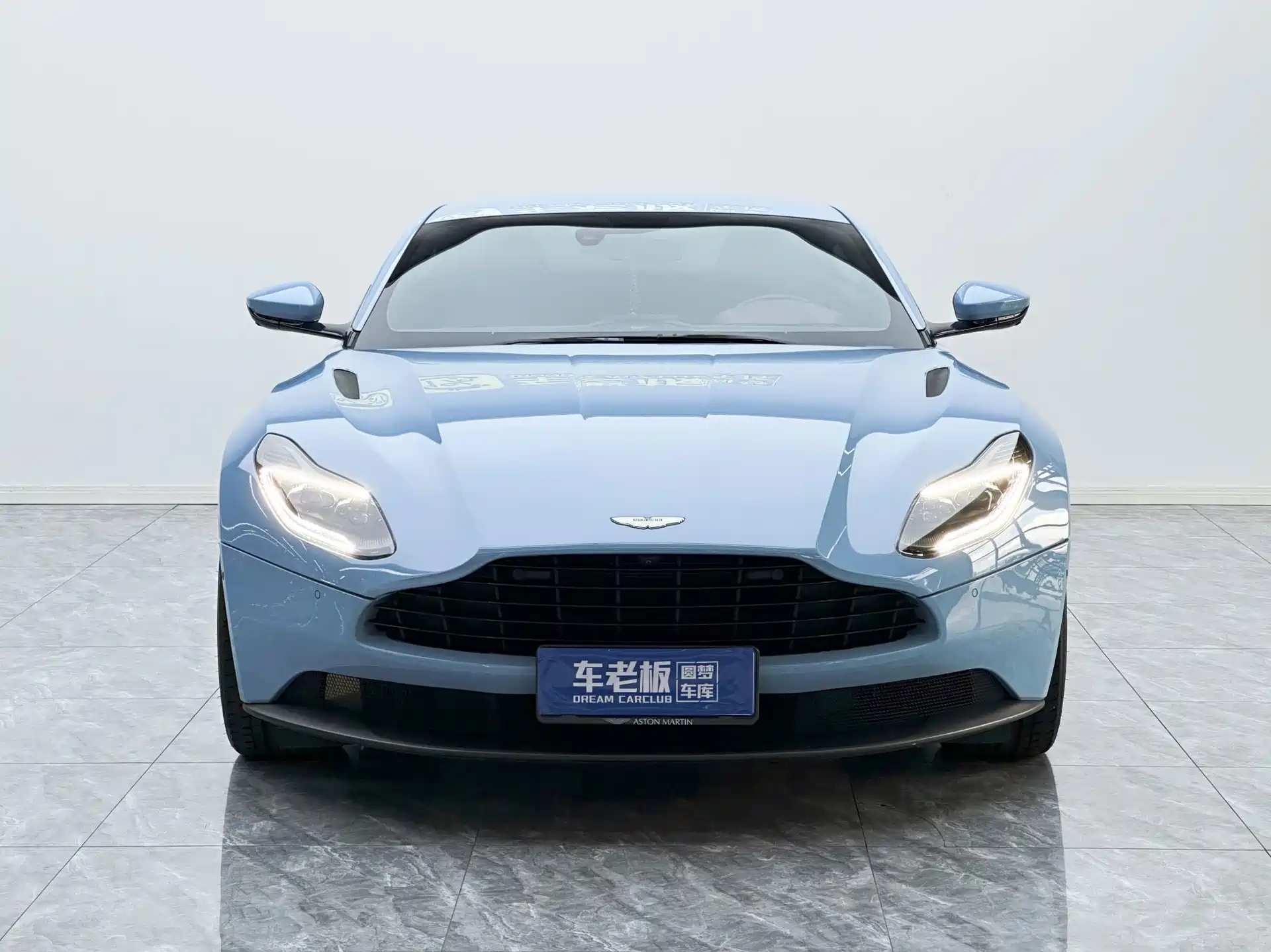Photo 2 - Aston Martin DB11