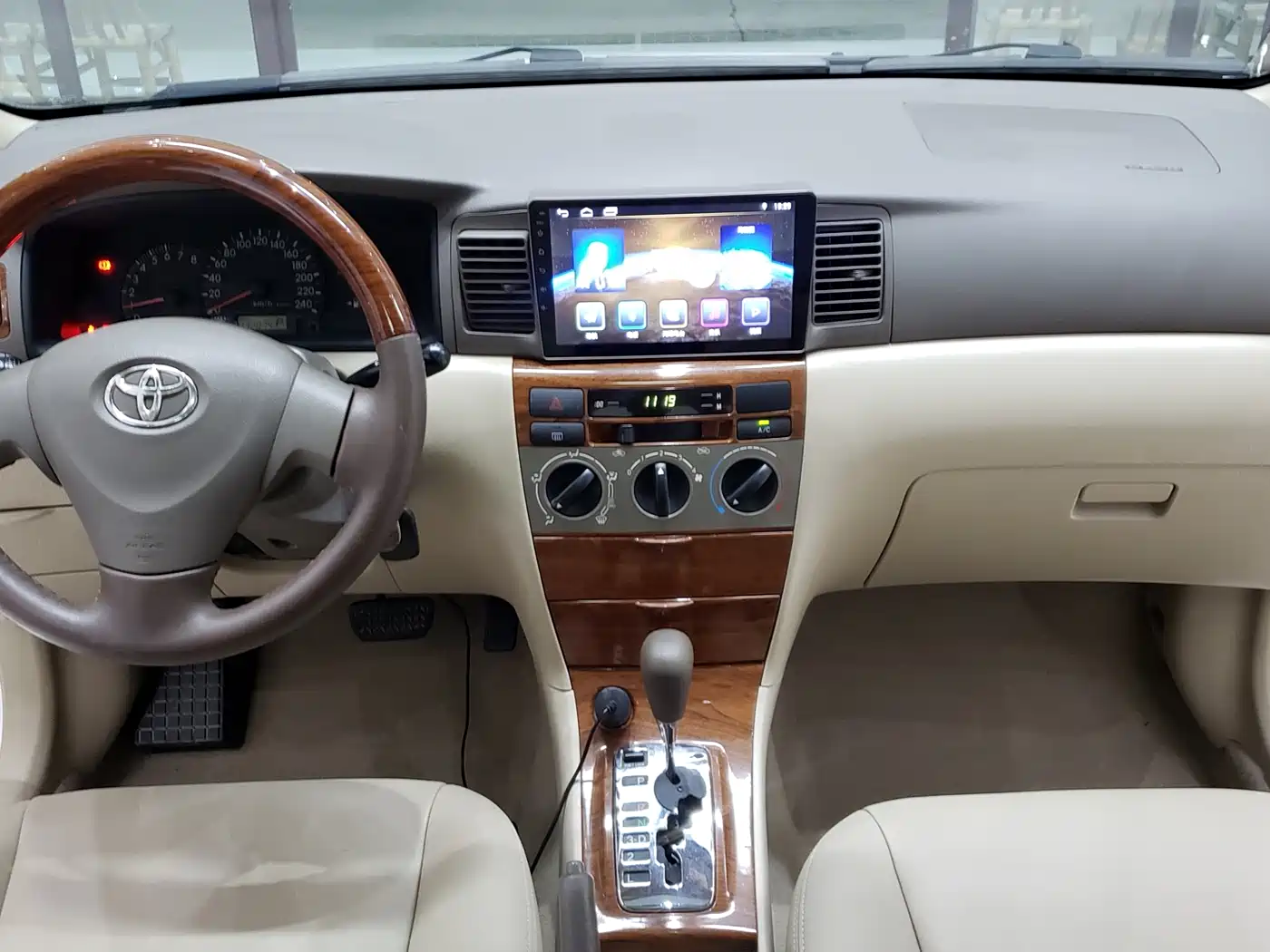 Toyota Corolla 2011 1.6L Automatic Luxury Edition фото 5
