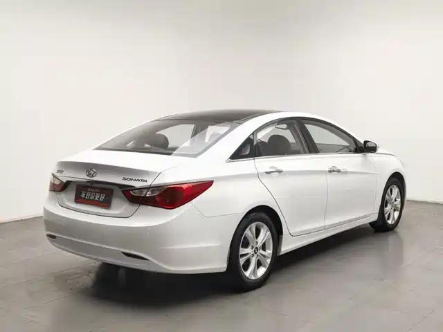 Hyundai Sonata 2011 2.0L Automatic Luxury — фото 2