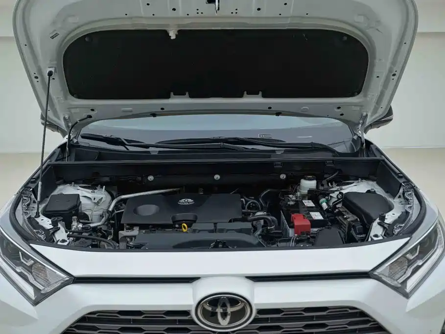 Фото 6 - Toyota RAV4