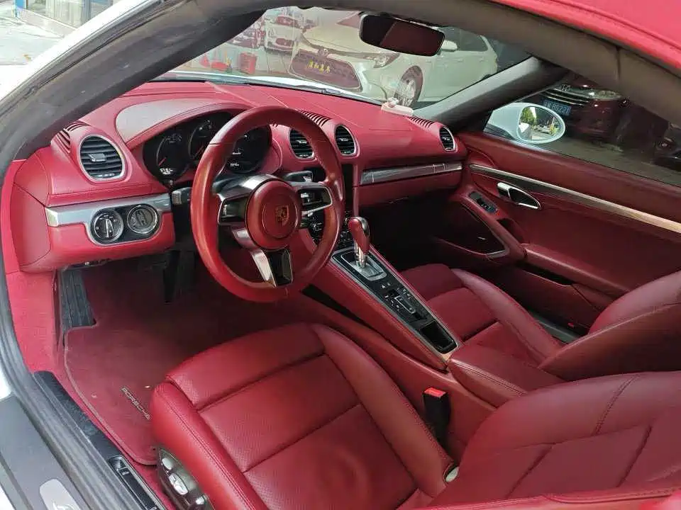 Photo 2 - Porsche 718