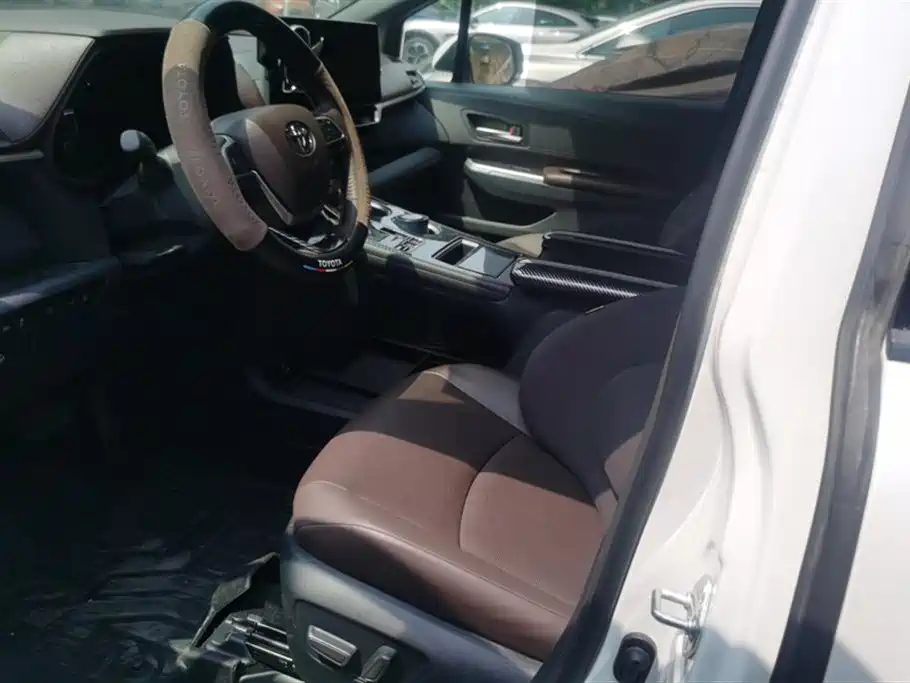 Toyota Granvia 2024 2.5L Hybrid Premium PLUS 4WD Edition фото 9