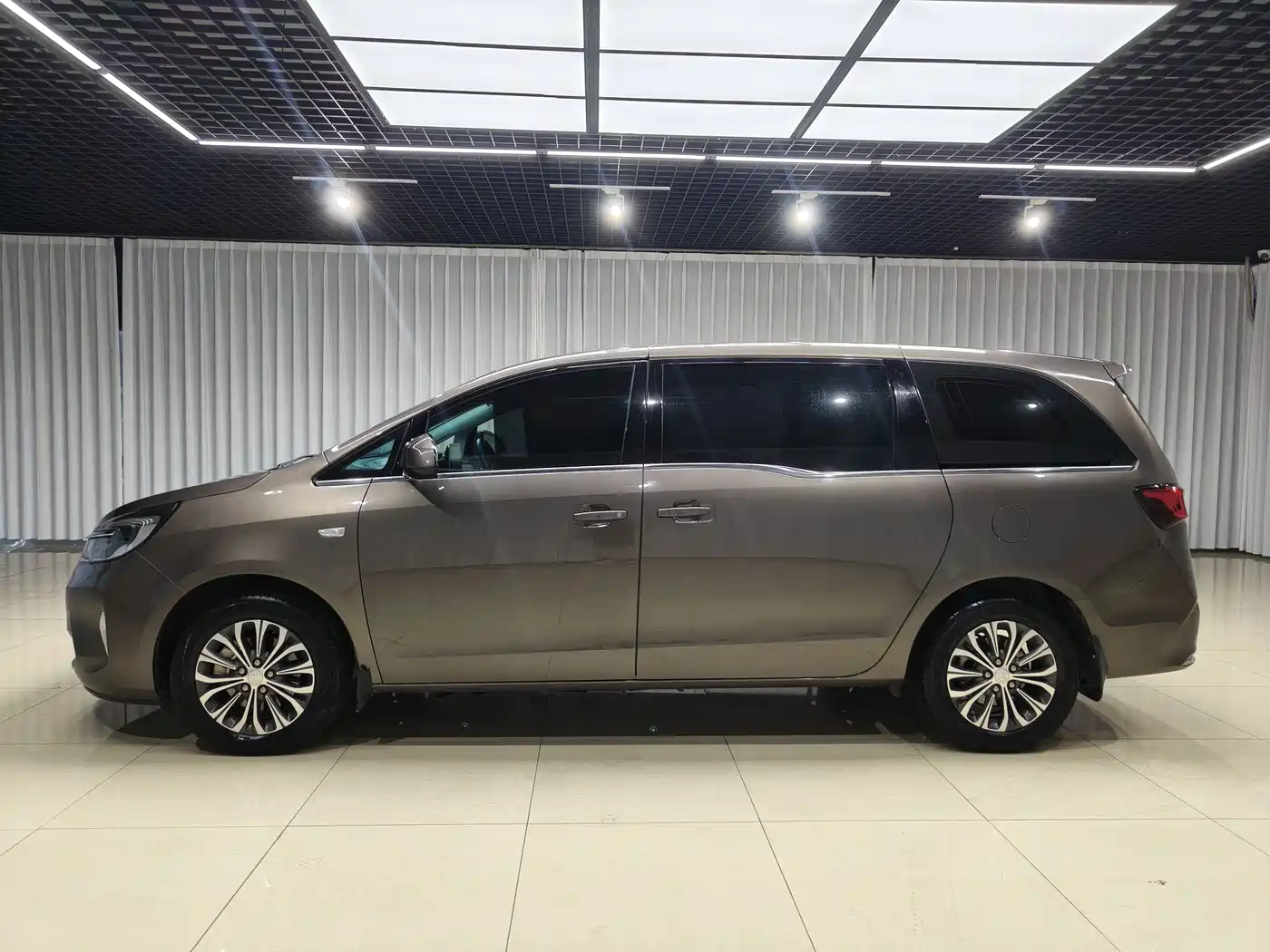 Фото 8 - Buick GL8