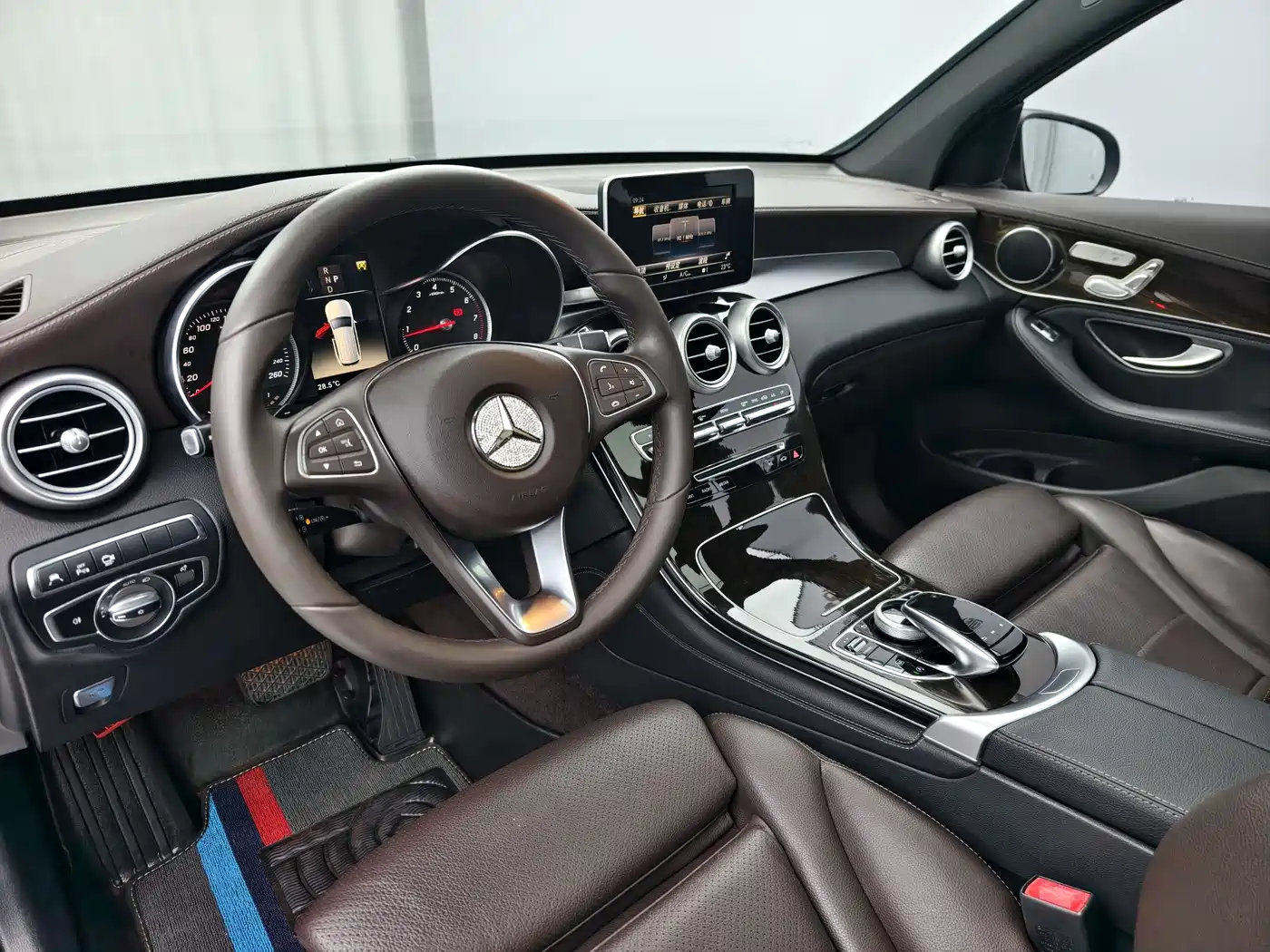 Mercedes-Benz GLC 2018 Facelift GLC 260 4MATIC Luxury фото 6