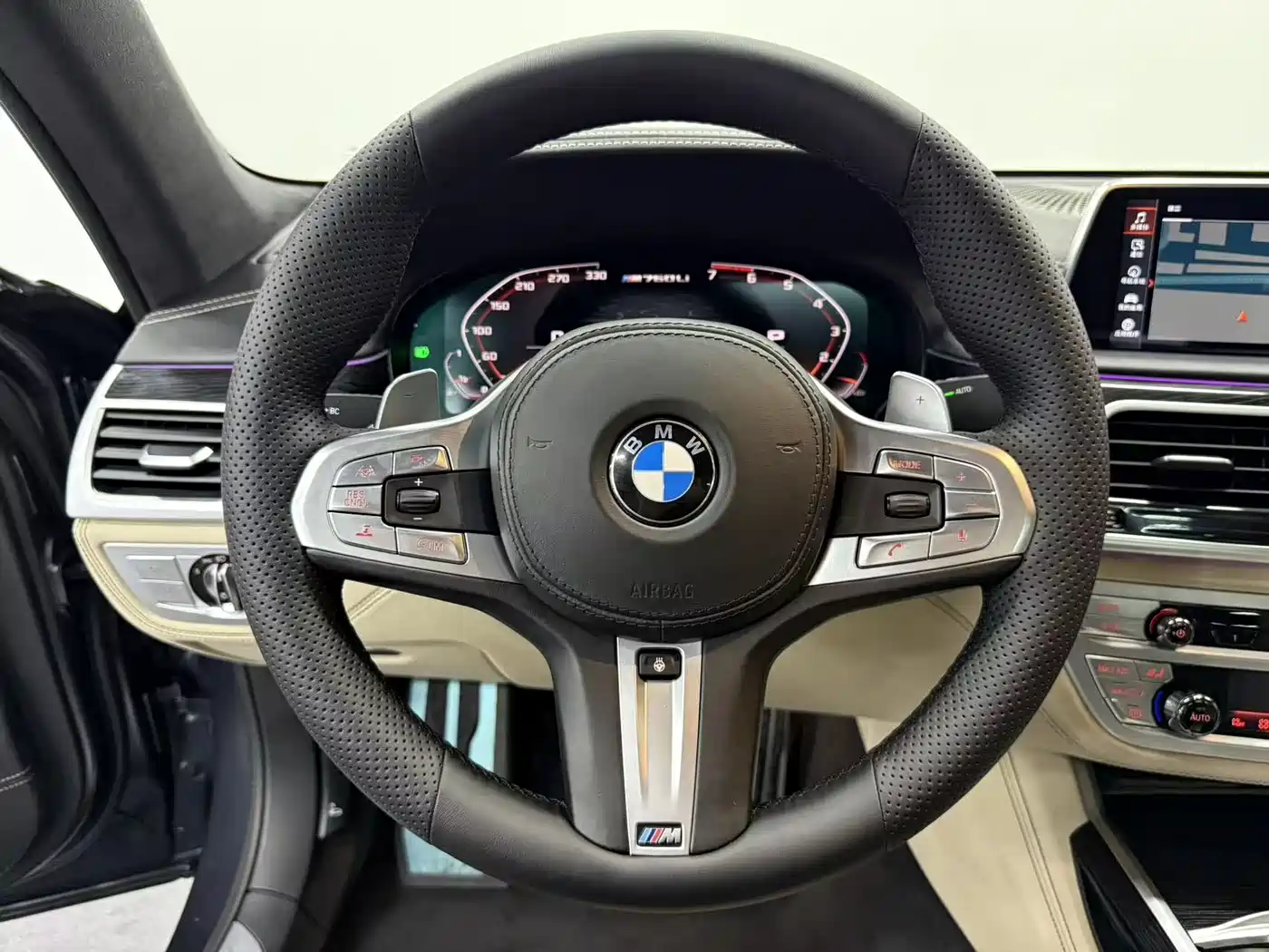 BMW 7 Series 2017 M760Li xDrive фото 20