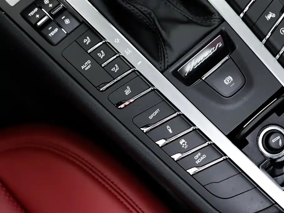 Porsche Macan 2018 Macan 2.0T фото 16