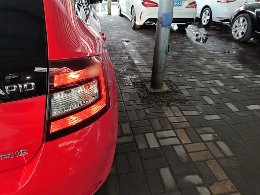 Škoda Skoda Rapid Spaceback 2016 Facelift 1.6L Automatic Smart Edition фото 8