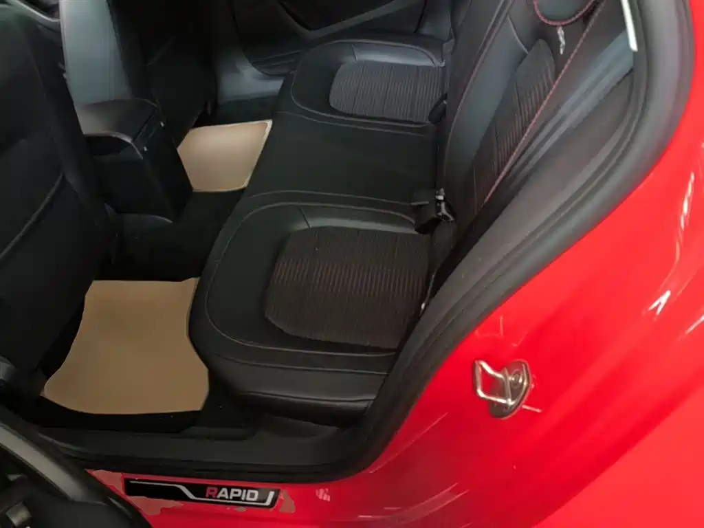 Škoda Skoda Rapid Spaceback 2016 Facelift 1.6L Automatic Smart Edition фото 17