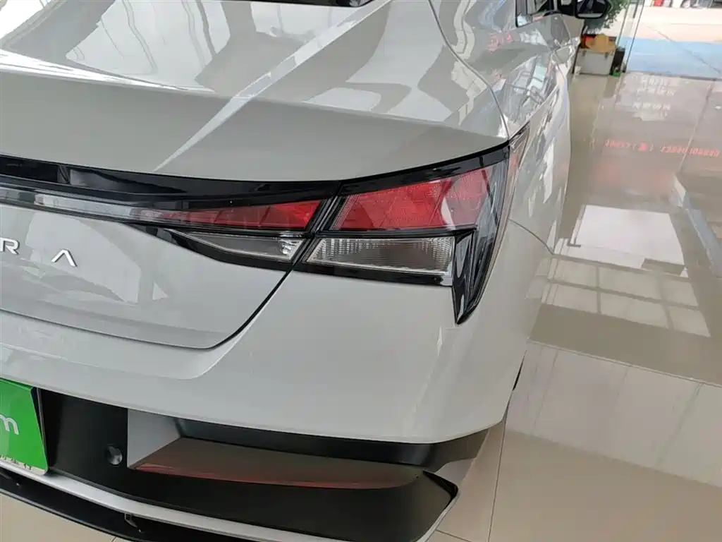 Hyundai Elantra 2023 1.5L CVT GLX Elite Edition фото 8