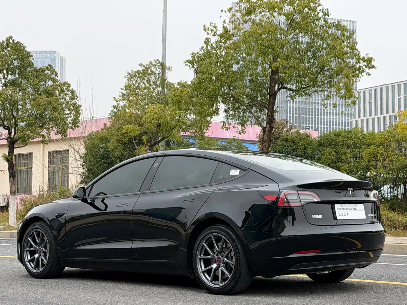 TESLA MODEL 3