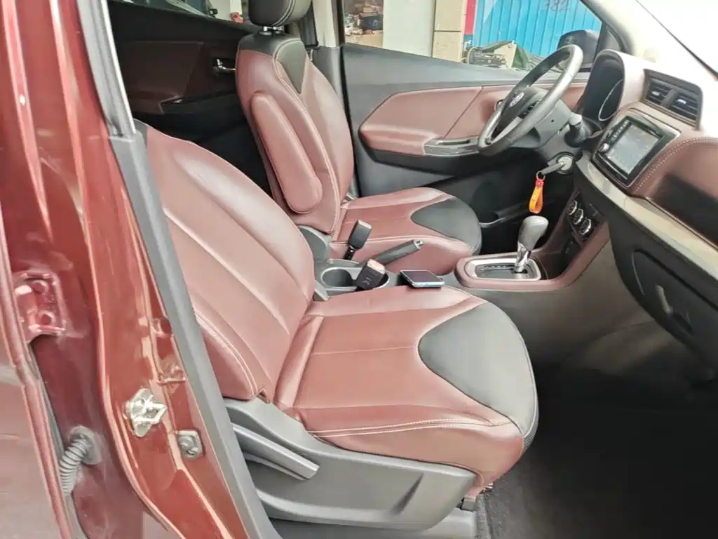 Venucia M50V 2018 2017 1.6L XL CVT Luxury