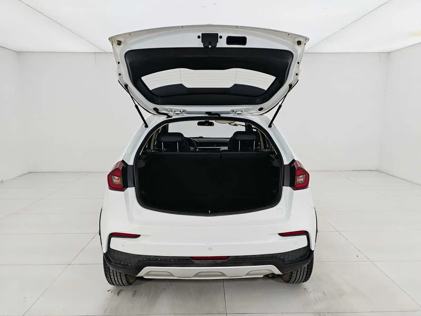 Фото 16 - Geely Vision X3