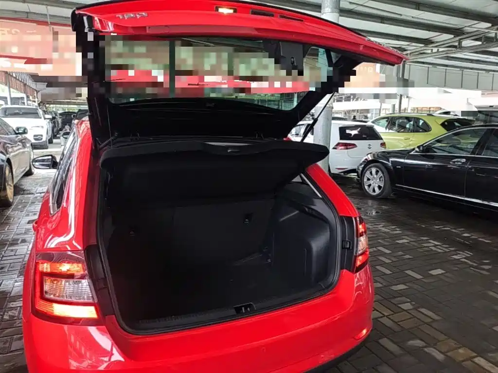 Škoda Skoda Rapid Spaceback 2016 Facelift 1.6L Automatic Smart Edition фото 19