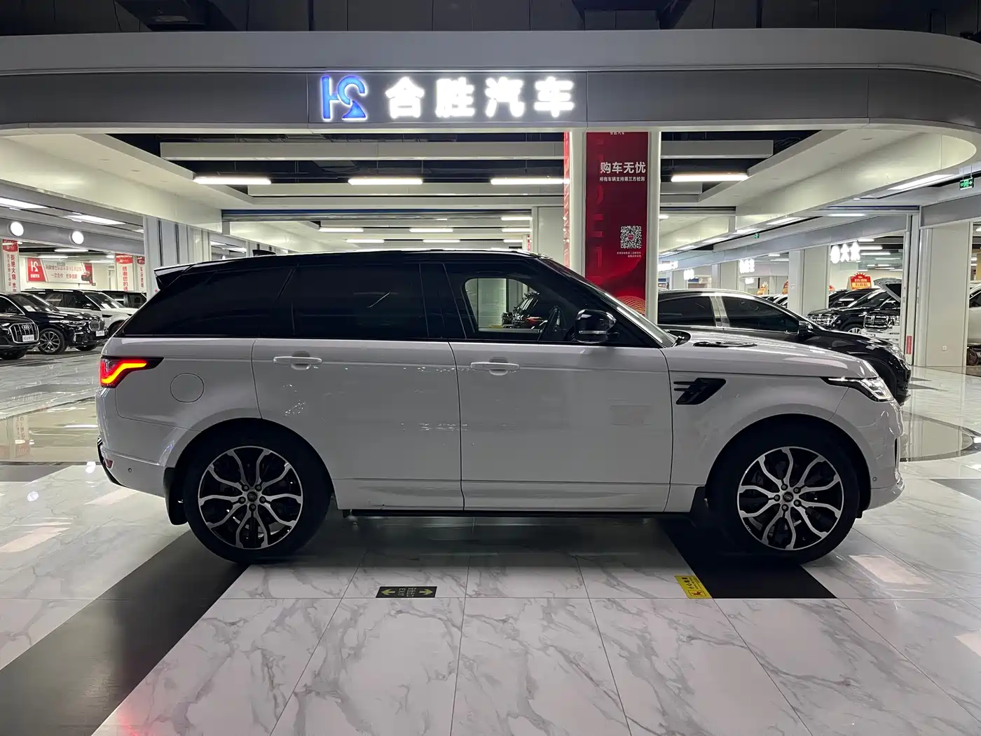 Land Rover Range Rover Sport 2021 3.0 L6 Gloss Black Edition фото 6