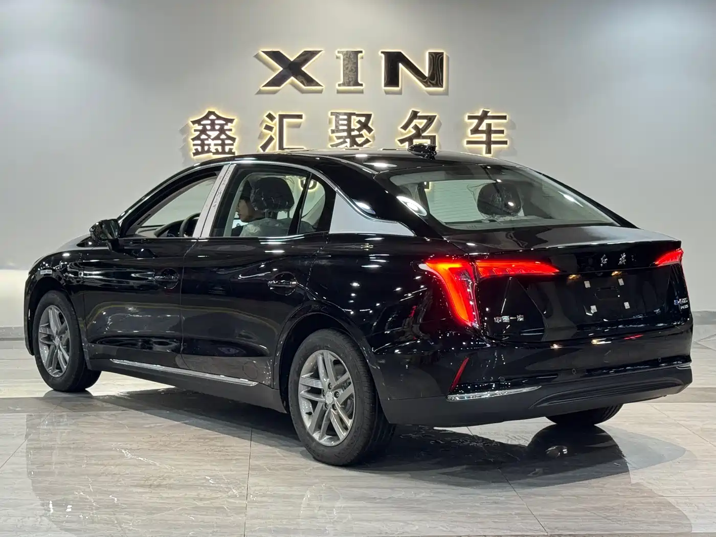 Hongqi E-QM5 2025 610km PLUS фото 6