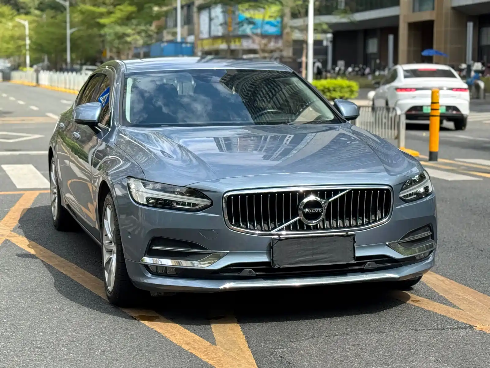 صورة 3 - Volvo S90