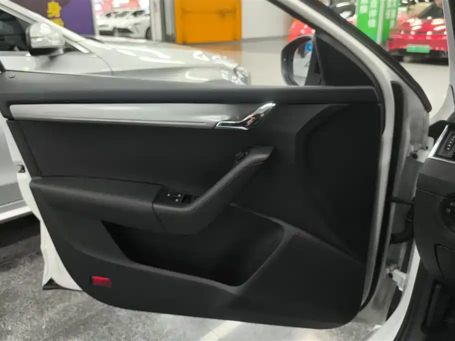 Škoda Octavia 2019 1.5L Auto Comfort Edition фото 7