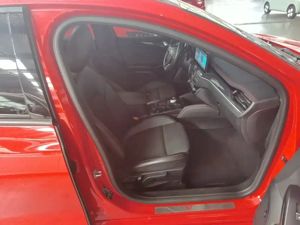 Ford Focus 2022 2021 Hatchback EcoBoost 180 Automatic ST Line