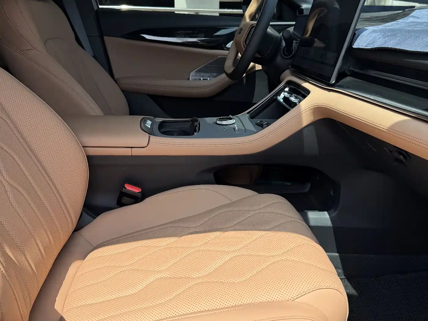 Geely Galaxy Galaxy A7 2025 EM-i 150km Explorer+ Edition фото 14