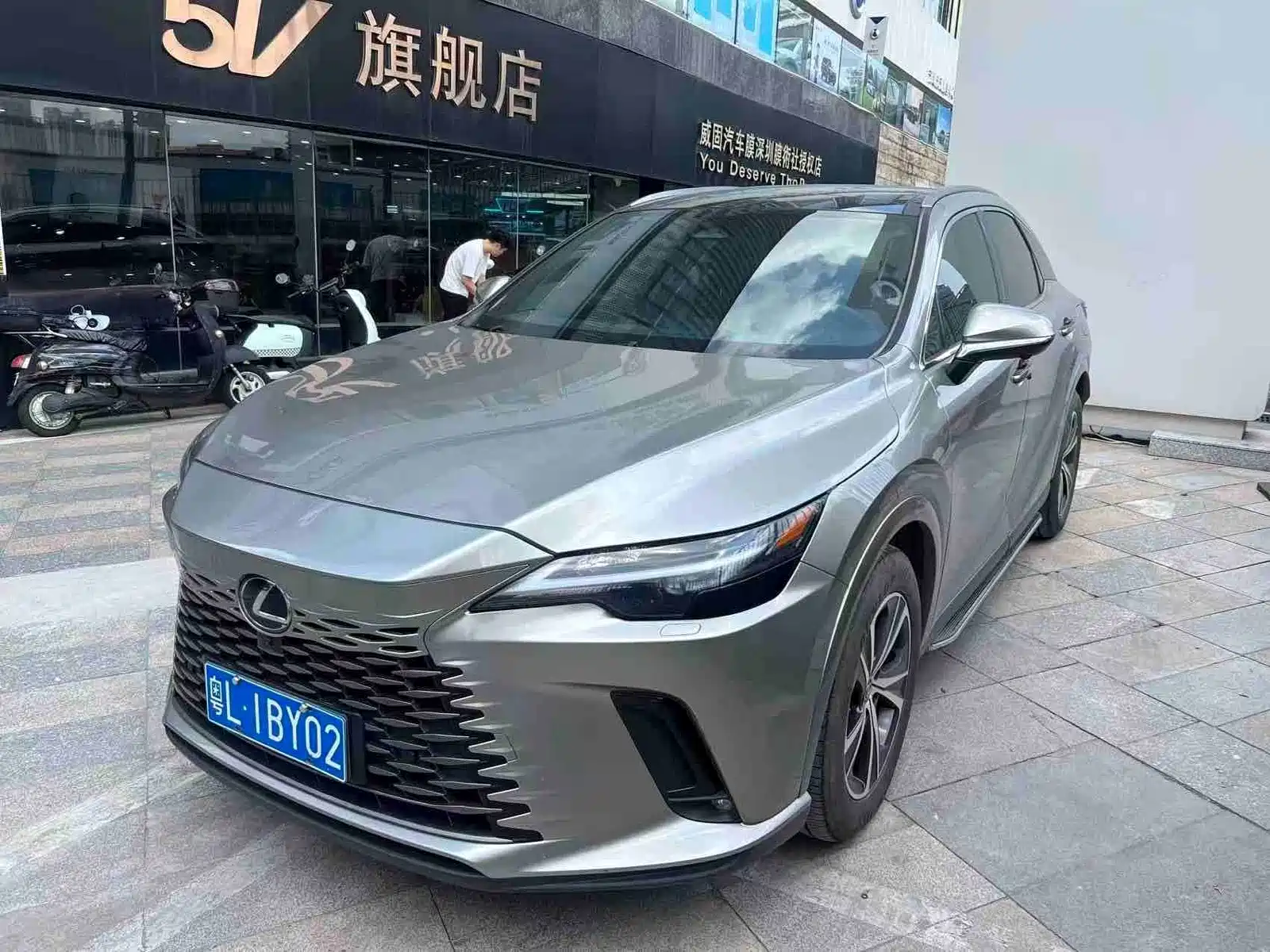 Фото 3 - Lexus RX