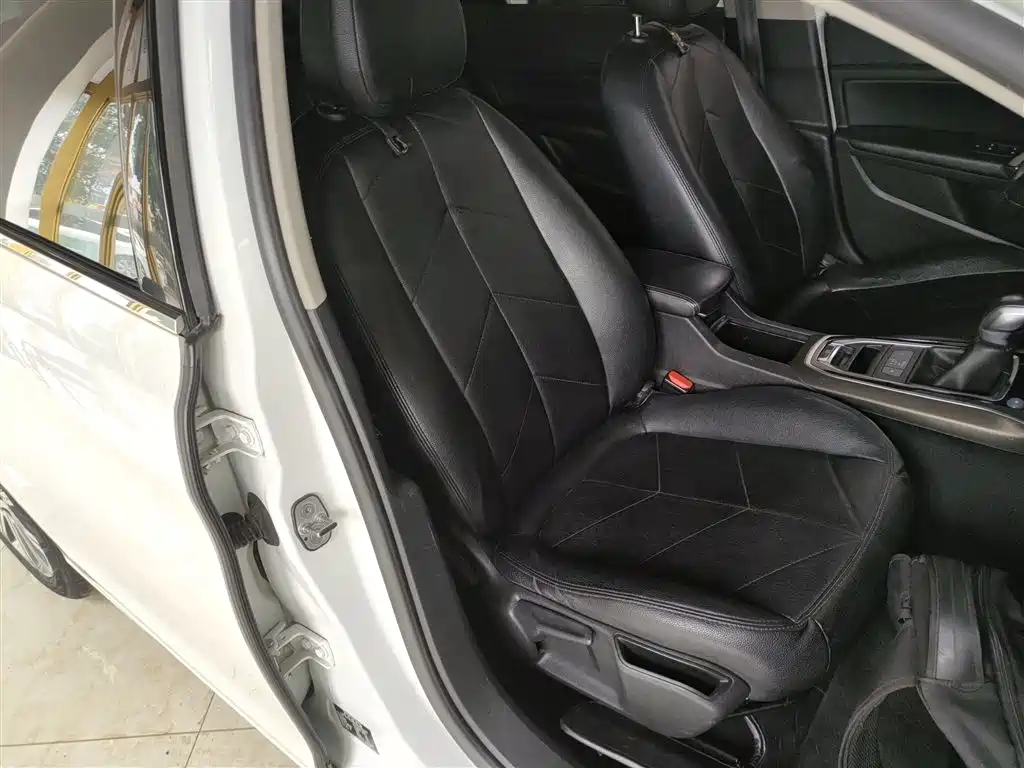 Peugeot 408 2016 1.6T Automatic Luxury Edition фото 25
