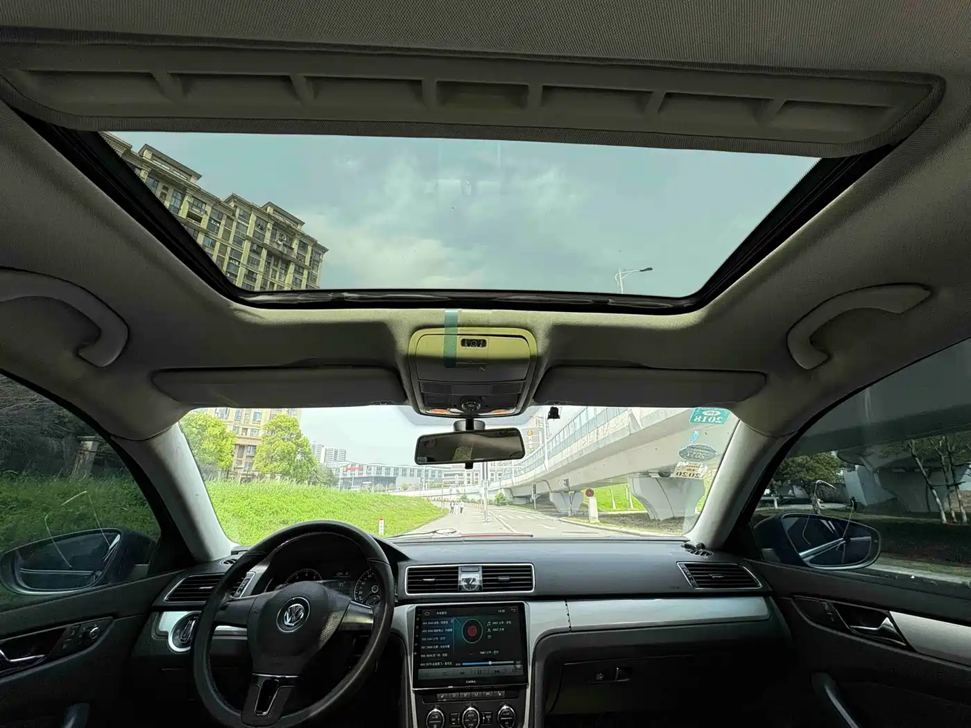 Volkswagen Passat 2014 1.8TSI DSG Luxury Edition фото 13
