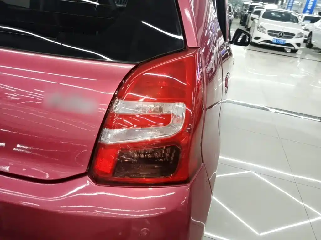 Photo 8 - Suzuki Alto