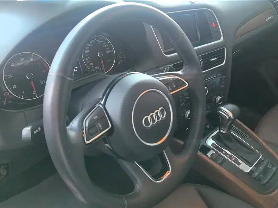 AUDI Q5