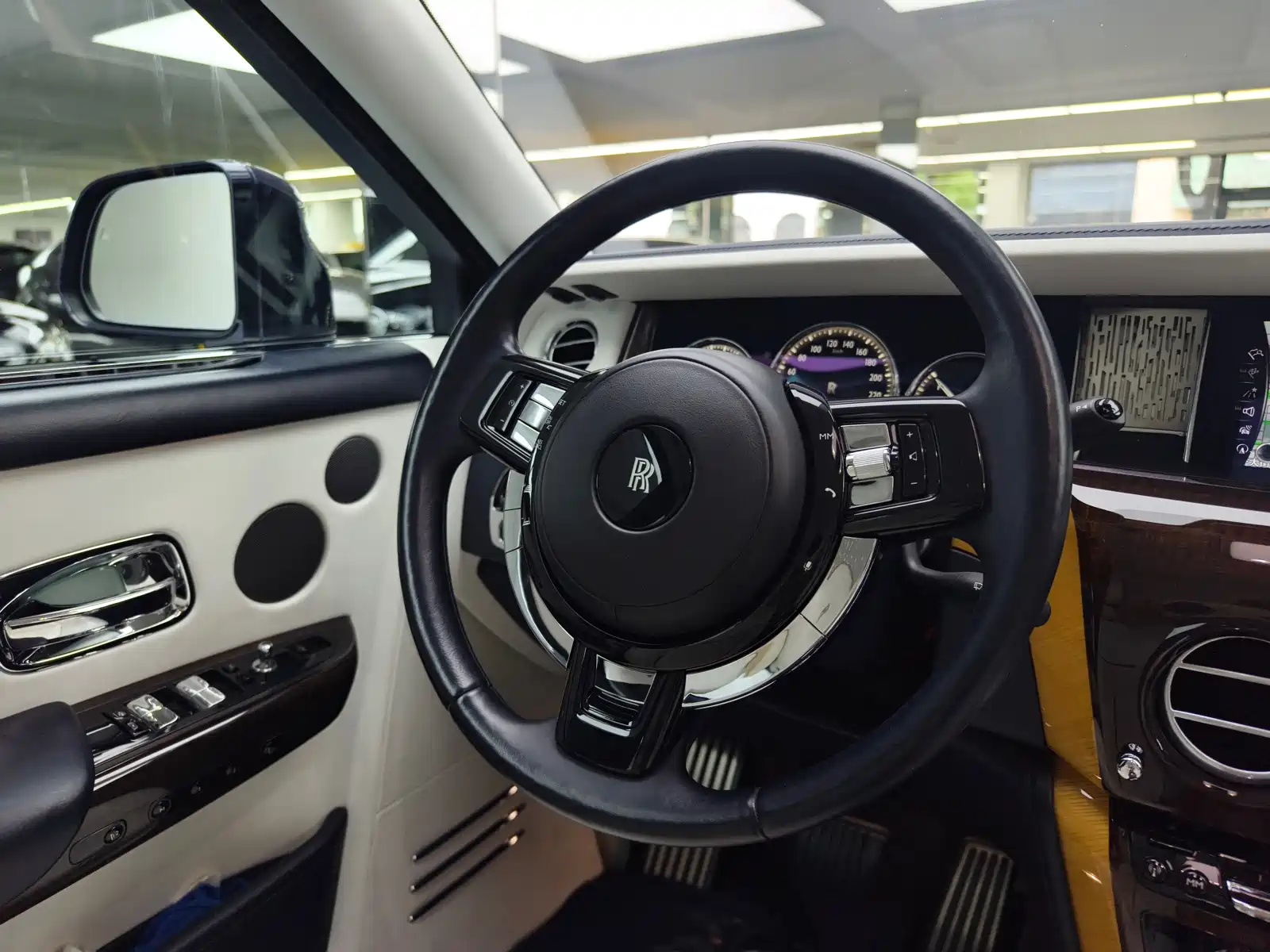 Фото 6 - Rolls-Royce Phantom