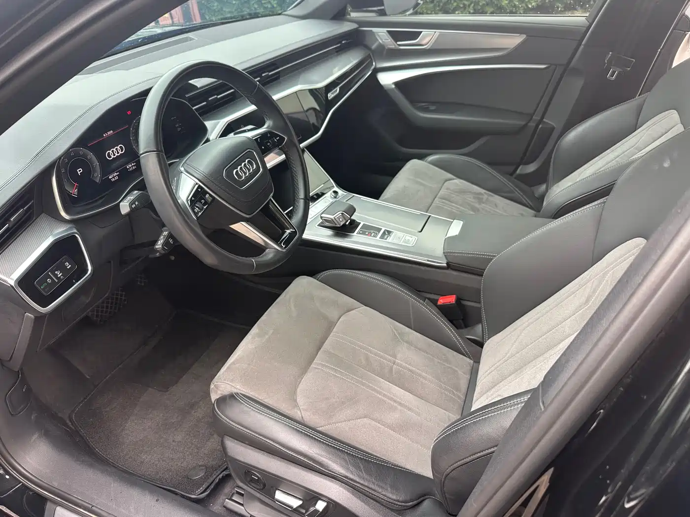 Audi A6L 2025 Model Year Facelift 40 TFSI Luxury Sport фото 4