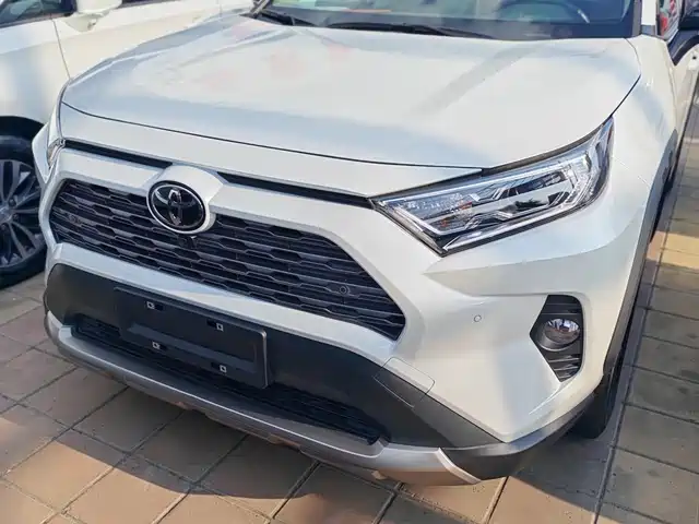 Toyota RAV4 2.0L CVT, Полный привод, Премиум