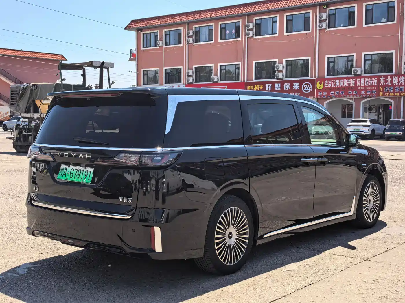 Voyah Auto Voyah Dreamer 2025 Model PHEV 4WD Premium QianKun Edition фото 7