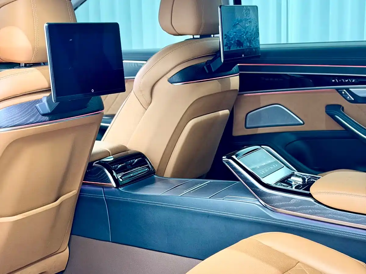 Photo 11 - Audi A8