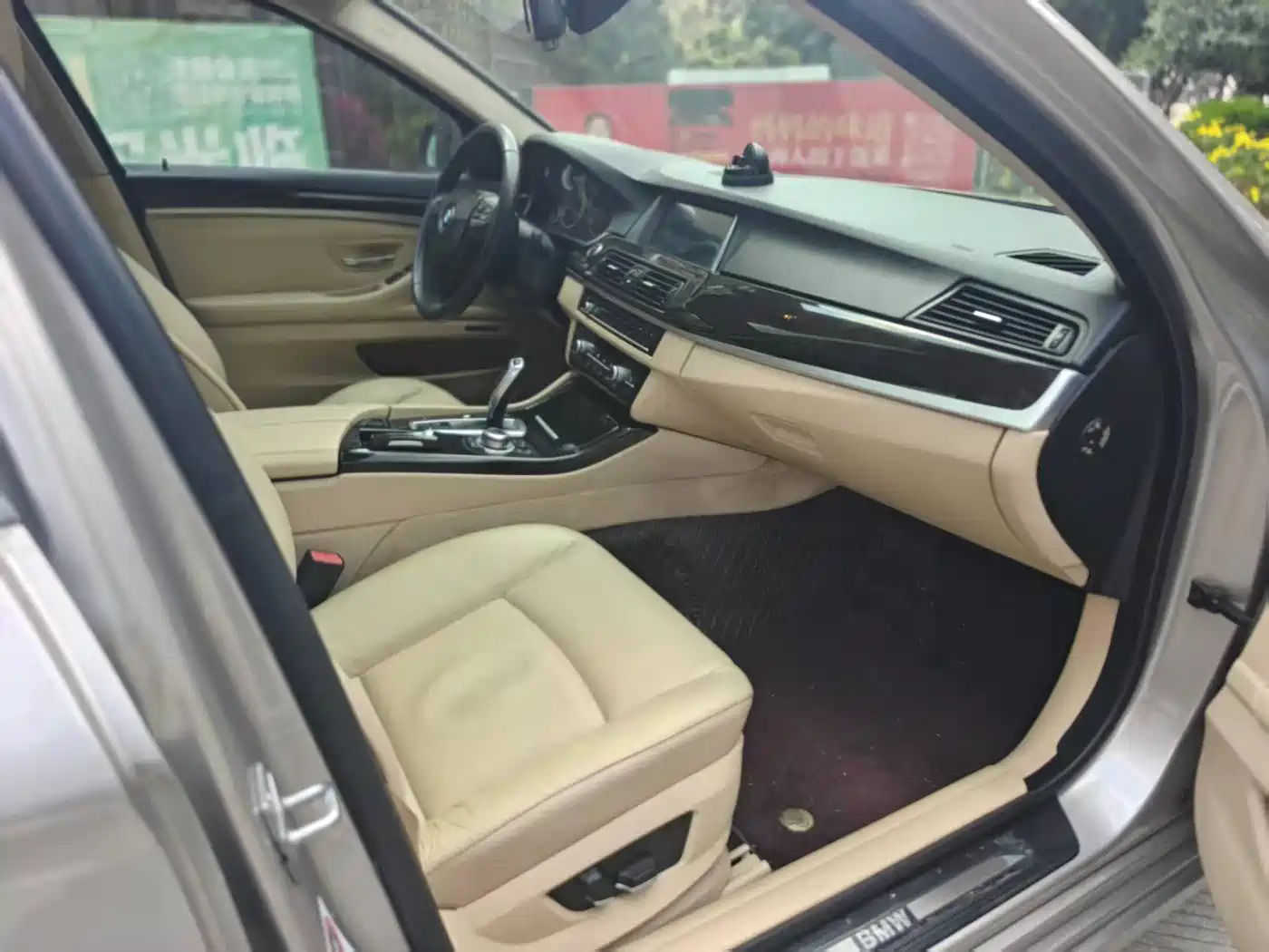 BMW 5 Series 2013 525Li Leadership фото 14