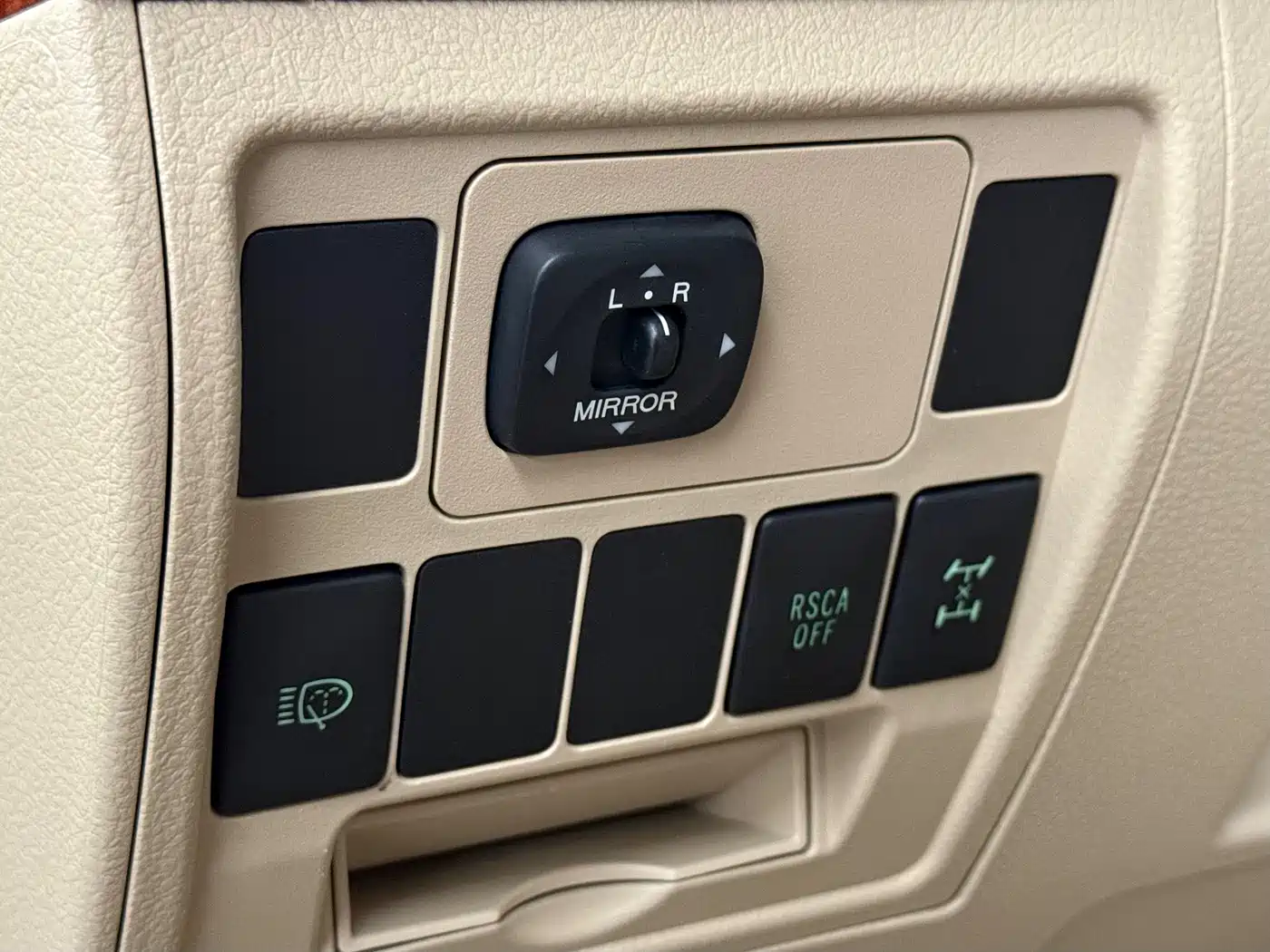 Toyota Land Cruiser 2012 4.0L Automatic VX фото 6
