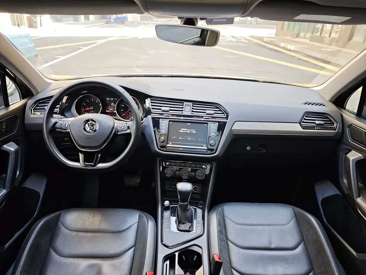 Volkswagen Tiguan L 2018 330TSI Automatic 2WD Luxury Edition фото 4
