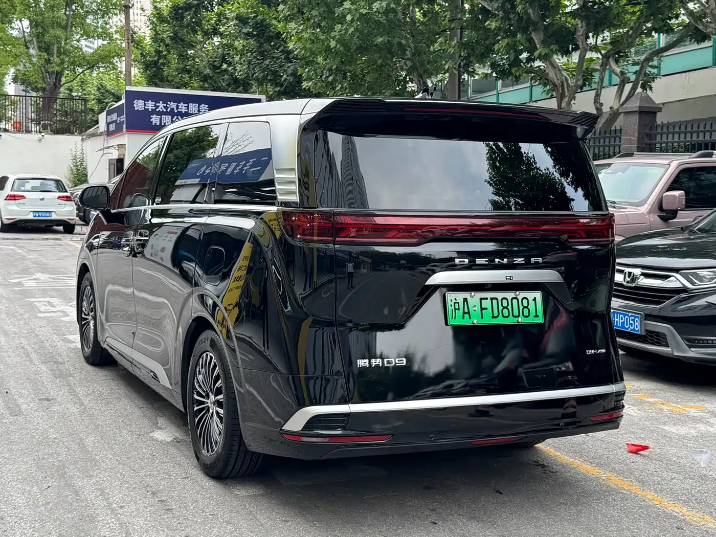 Denza D9 2025 DM-i Smart Drive Edition 1020 AWD Luxury фото 3