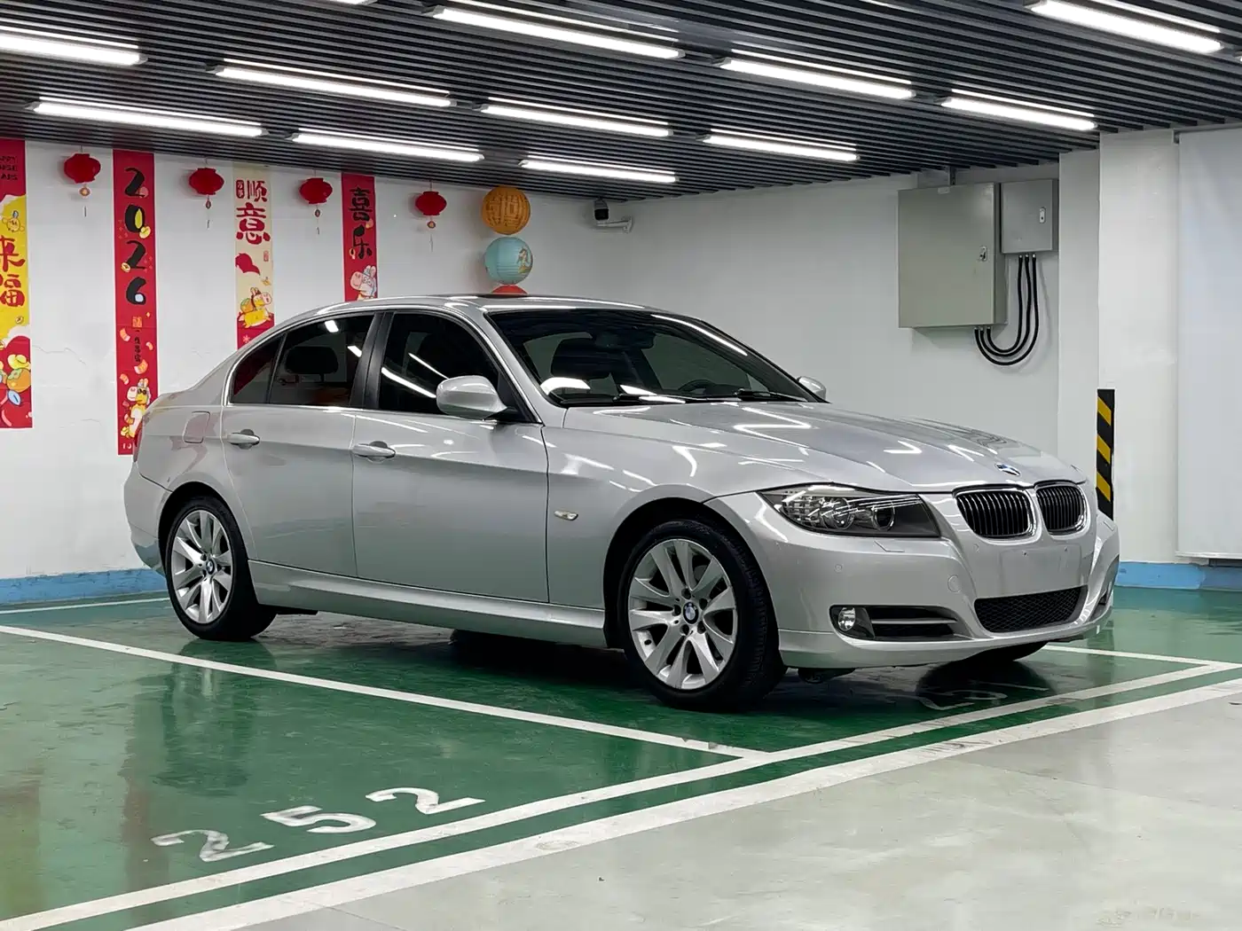 BMW 3 Series 2011 320i Luxury фото 3