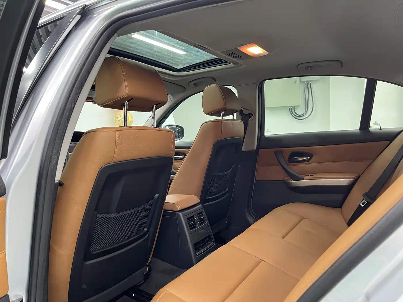 BMW 3 Series 2011 320i Luxury фото 20