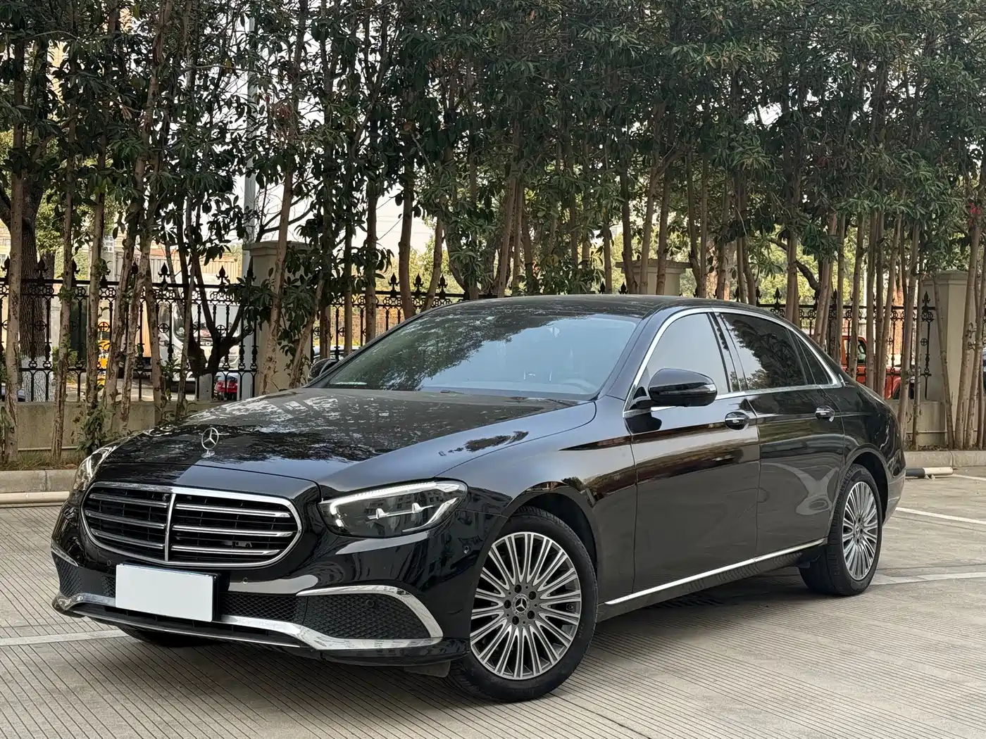 MERCEDES-BENZ E CLASS