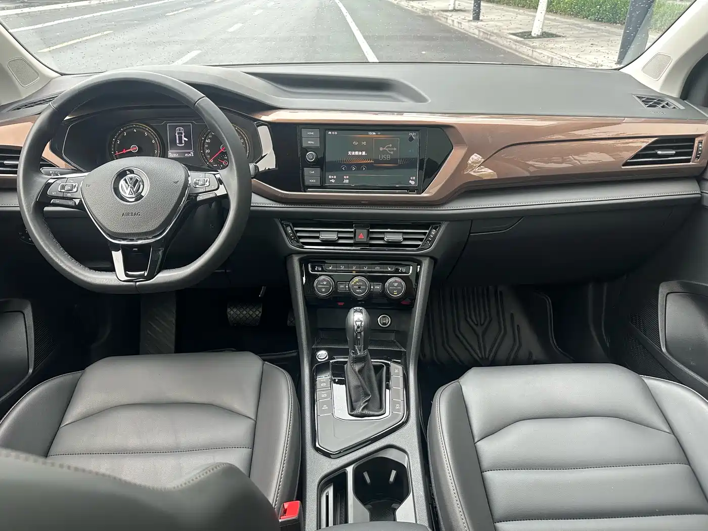 Volkswagen Tharu 2019 280TSI 2WD Luxury Edition China V фото 18