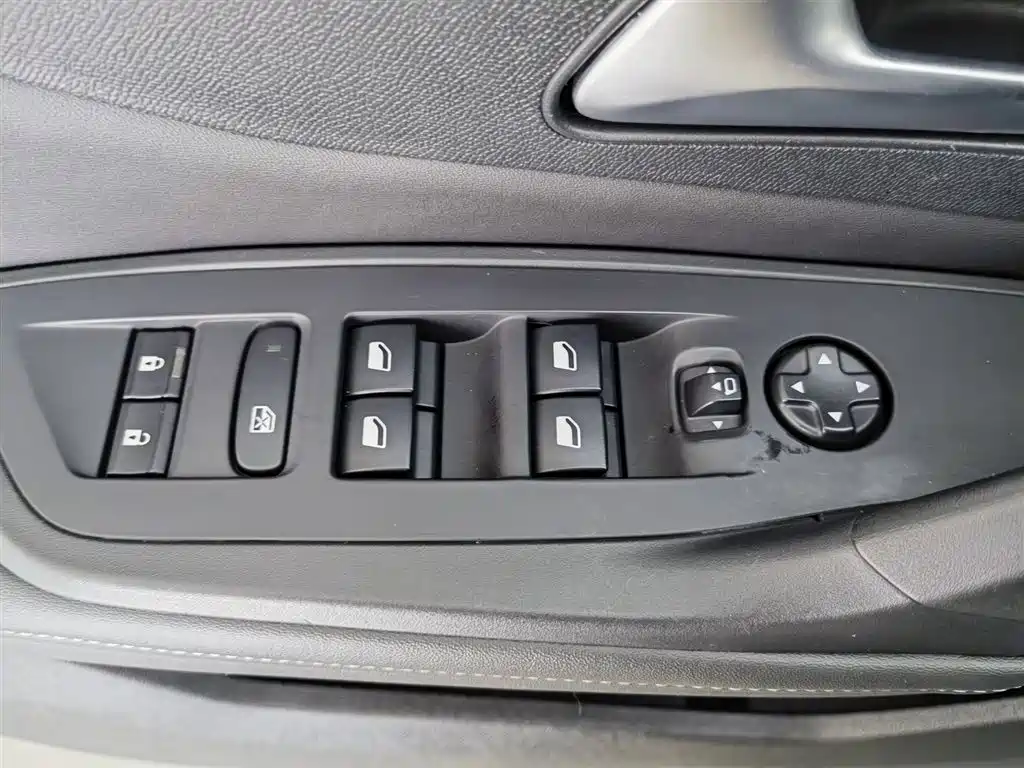 Peugeot 408X 2023 Gravity Edition фото 9